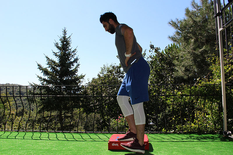 1.seviye : 10 cm kutuda squat